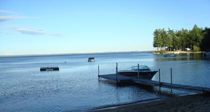 Classic Maine Lake Cottage with Sandy Beach on Sebago Lake