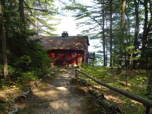 Property grounds - Pinewood Cabin – Cozy Maine Lakefront with Dock, Canoe & Rowboat (Naples)
