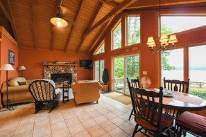 Smart TV, fireplace, DVD player, stereo