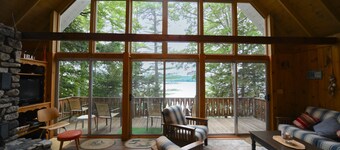 Live “Carefree” at Sorgenfrei – Pet-Friendly Lakefront Retreat
