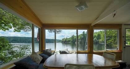 Pet-friendly cottage on the edge of Crystal Lake with an unbeatable view!