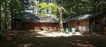 Pet-friendly cabin with a sandy beach and breathtaking mountain views!