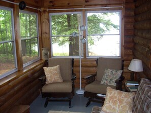 TV, fireplace, DVD player, books - Pet-friendly cabin with a sandy beach and breathtaking mountain views! (Denmark)