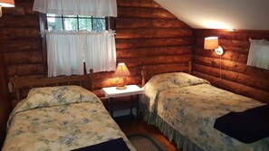 2 bedrooms, iron/ironing board, free WiFi - Pet-friendly cabin with a sandy beach and breathtaking mountain views! (Denmark)