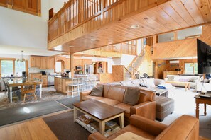 Smart TV, fireplace, DVD player