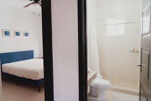 3 Schlafzimmer, Schreibtisch, Bügeleisen/Bügelbrett, kostenloses WLAN