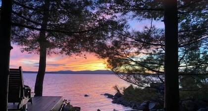 Waterfront Retreat with Stunning Sunset Views on Frye Island!