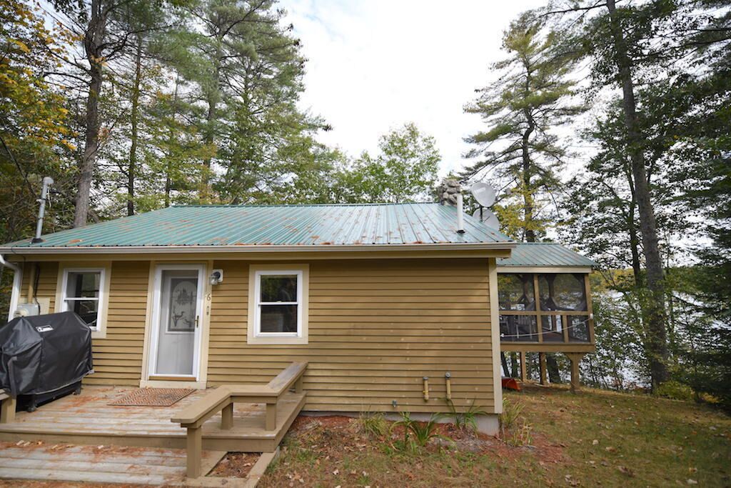 Wonderful family cottage on peaceful Whitney Pond
