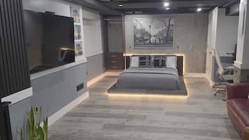 2 bedrooms, desk, iron/ironing board, free WiFi
