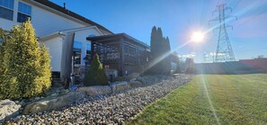 Property grounds - Staycation Oasis! A unique Experience!
Heated salt water pool closing 11/01 (Easton)