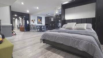 2 quartos, escrivaninha, ferros/tábuas de passar roupa