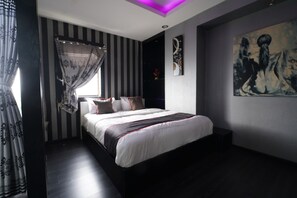 Deluxe Double Room | Free WiFi, bed sheets - OYO 93365 Apartement Gateway By Sarana Cipta Mahakarya Ii (Bandung)