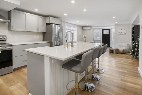 Fridge, microwave, oven, stovetop - Brand New 2 Bedroom Condo on Mountain Road (Stowe)