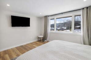2 bedrooms, desk, free WiFi, bed sheets