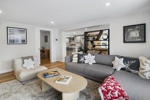 Smart TV, offices - Brand New 2 Bedroom Condo on Mountain Road (Stowe)