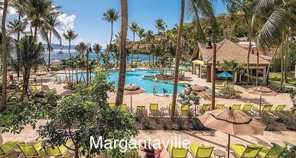NEW! Remodeled studio just Steps from Beach, Pool, and Restaurants!
