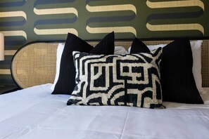 2 quartos, ferros/tábuas de passar roupa, berço de viagem