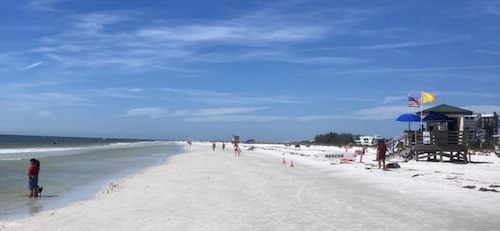 Close to beaches and downtown, Quiet, Impeccable home