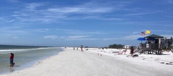 Close to beaches and downtown, Quiet, Impeccable home