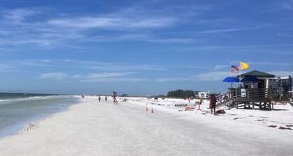 Close to beaches and downtown, Quiet, Impeccable home