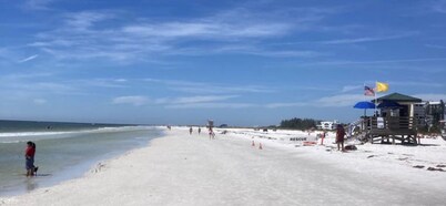 Close to beaches and downtown, Quiet, Impeccable home