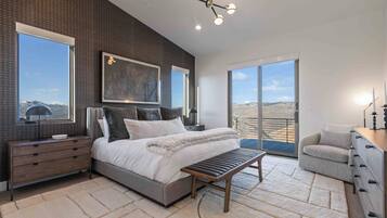 5 bedrooms, desk, iron/ironing board, free WiFi