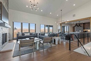 Smart TV, fireplace, video games, table tennis