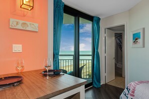 Interior - 2 BALCONIES/DIRECT OCEANFRONT/PET FRIENDLY/CORNER UNIT/ BEST VIEW/GREAT RESORT (Myrtle Beach)