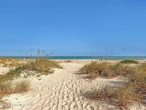 Affordable 2BR Main floor unit  RIGHT ON THE  BEACH!  1 King & 2 Queen Beds.