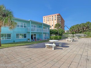 Outdoor dining - Affordable 2BR Main floor unit  RIGHT ON THE  BEACH!  1 King & 2 Queen Beds. (Cocoa Beach)