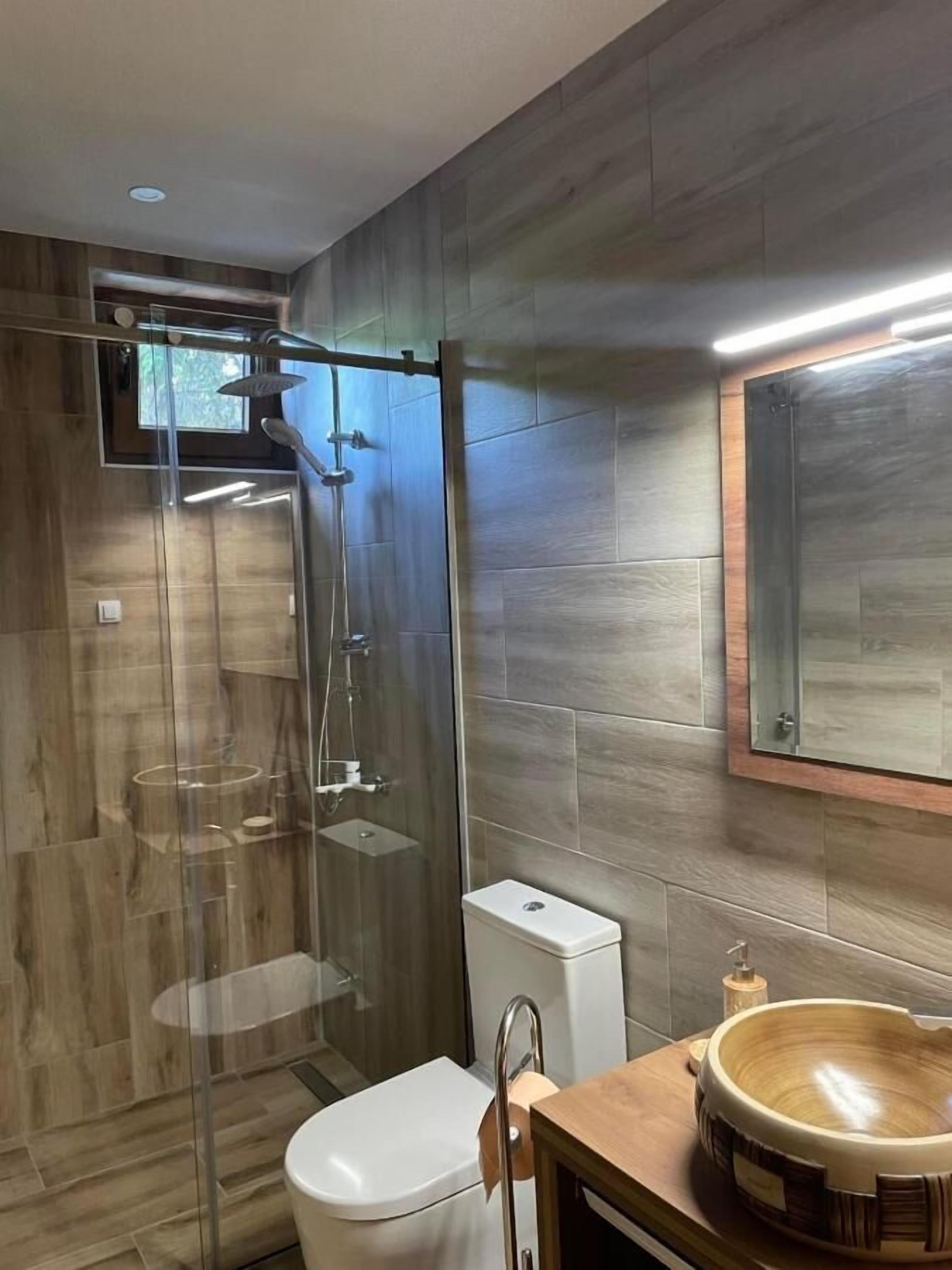 Set di cortesia gratuito, asciugacapelli, pantofole