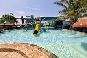 Outdoor pool - Hotel O New Asembagus 2 (Asembagus)