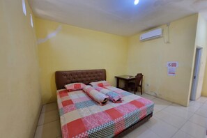 Quarto casal standard | Escrivaninha, Wi-Fi de cortesia, roupa de cama