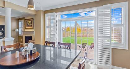 Awesome 5BR Home ~ Brampton ~ Stylish ~ Patio