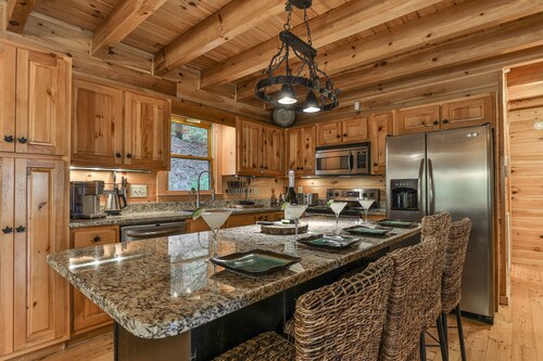 Trout Tales Riverfront Lodge-Hot Tub,Pet Friendly,Game Room,Firepit,Decks Galore