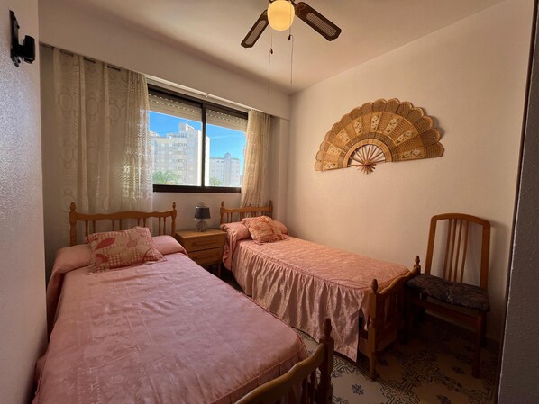 3 dormitorios, tabla de planchar con plancha, wifi gratis y ropa de cama