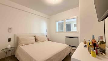 Egyptian cotton sheets, premium bedding, minibar, in-room safe