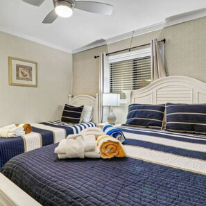 2 bedrooms, travel crib, WiFi, bed sheets - Walk to beach - Condo with indoor pool and spa (Hilton Head Island)