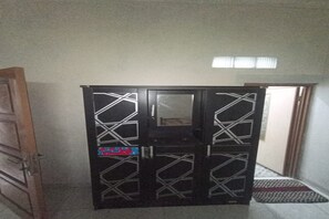 Habitación individual básica | Wifi gratis y ropa de cama