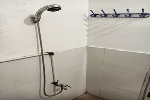 Bathroom - Hotel O Penginapan Hj Lilis 2 Syariah (Sukabumi)