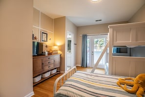 3 bedrooms, iron/ironing board, travel crib, internet - Golf Cart included - 21 Davis Love (Fripp Island)