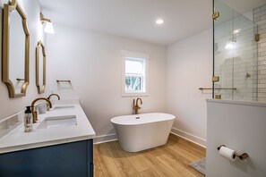 Shower, hair dryer, towels - New Construction, Close to Beach, 6 Seat Golf Cart Included - 713 Pompano Road (Fripp Island)