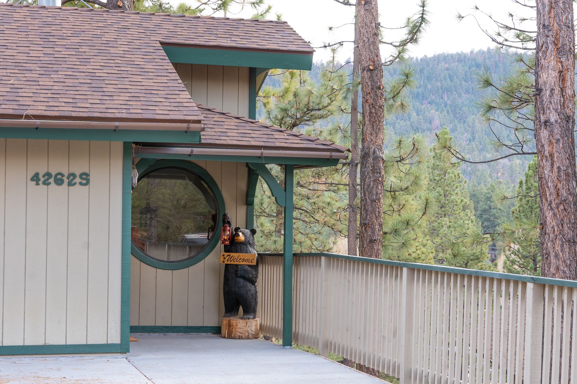 Minutes from slopes, amazing views: Your perfect mountain getaway! Pet Friendly!