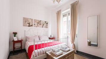 2 Schlafzimmer, BĂŒgeleisen/BĂŒgelbrett, WLAN, BettwĂ€sche