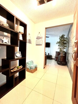 Interior - Christmas at the a beach cozy cove. Amazing three bedroom family condo. (Jacó)