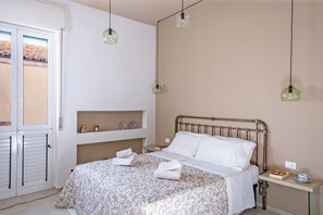 4 bedrooms, iron/ironing board, WiFi, bed sheets - Duke House Marina di Ragusa (Marina di Ragusa)