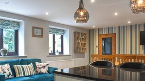 Unclassified image, 4 of 27, button - 3 bedroom accommodation in Whitby (Whitby)