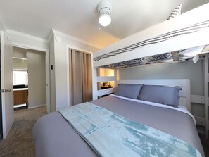 2 عدّة غرف نوم ومكتب وواي فاي مجانًا وملاءات أسرّة