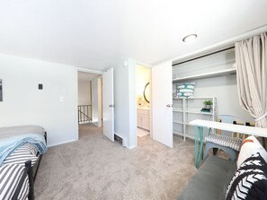 2 habitaciones, escritorio, wifi gratis y ropa de cama