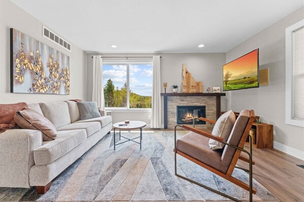 Smart TV, fireplace